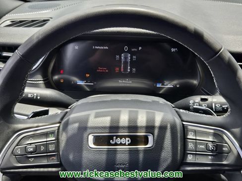 Used 2024 Jeep Grand Cherokee Laredo AWD/4WD image 30