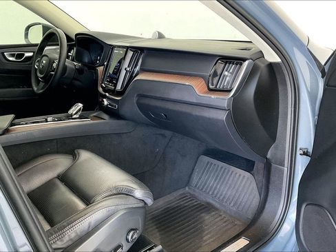 Used 2023 Volvo XC60 B5 Ultimate w/ Climate Package image 22