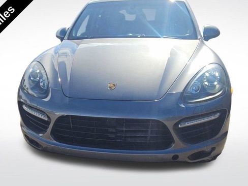 Used 2014 Porsche Cayenne Turbo image 2