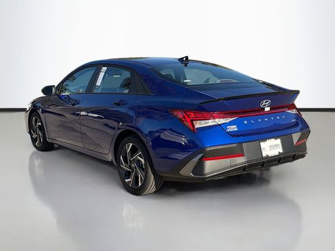 Used 2025 Hyundai Elantra SEL image 5