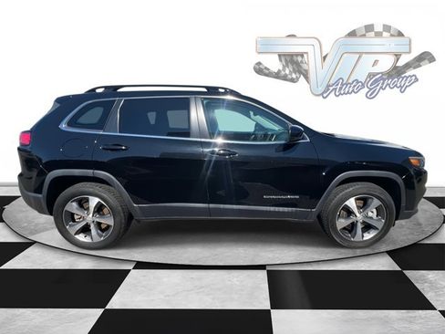 Certified 2022 Jeep Cherokee Limited image 3