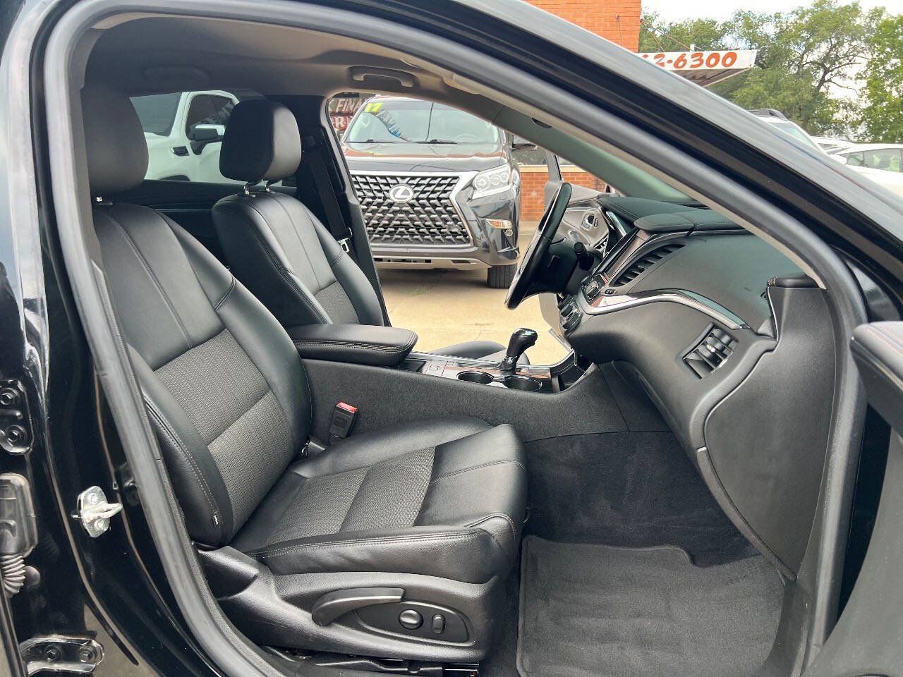 Used 2019 Chevrolet Impala LT FWD image 17