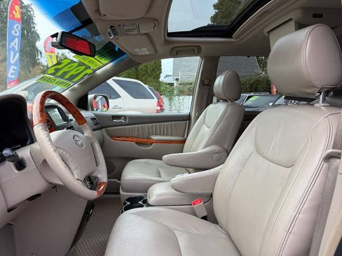 Used 2007 Toyota Sienna XLE image 16