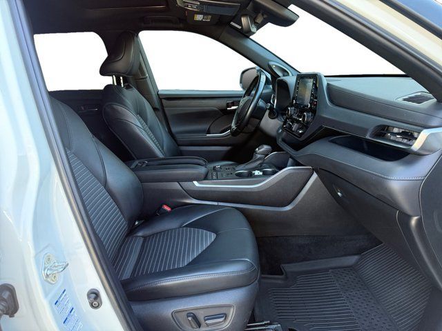 Used 2021 Toyota Highlander XSE AWD/4WD image 12
