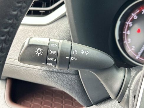 Used 2019 Toyota RAV4 Limited image 18