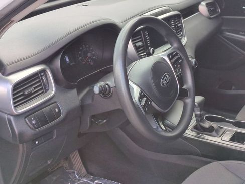 Used 2019 Kia Sorento L FWD image 11