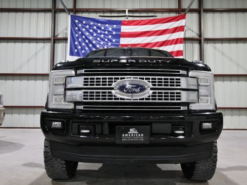 Used 2017 Ford F250 Platinum image 2