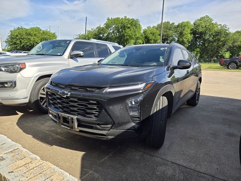 Used 2025 Chevrolet Trax ACTIV FWD image 3