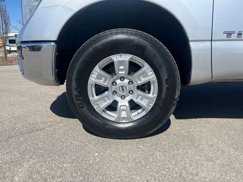 Used 2017 Nissan Titan SV AWD/4WD image 25