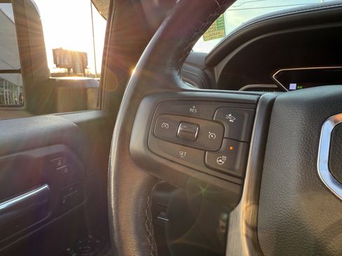 Used 2021 GMC Sierra 2500 Denali w/ Denali Black Diamond Edition image 16