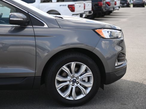 Used 2022 Ford Edge Titanium image 3
