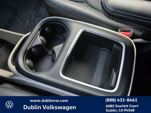 Used 2024 Chrysler Pacifica Select image 19