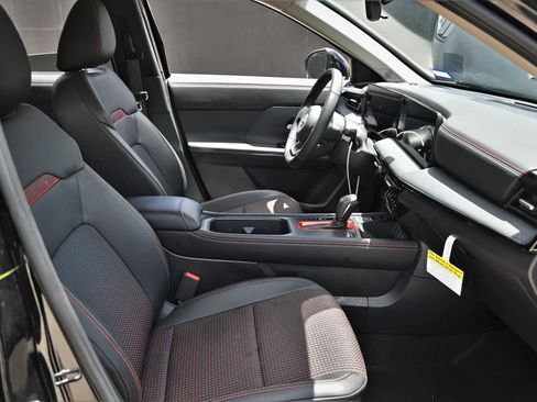 Used 2026 Nissan Kicks SR FWD image 13