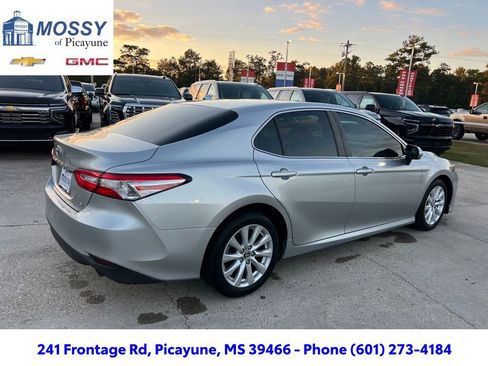 Used 2018 Toyota Camry LE image 7