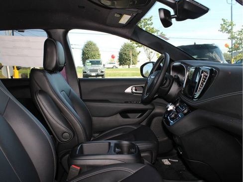 New 2026 Chrysler Pacifica Select image 29