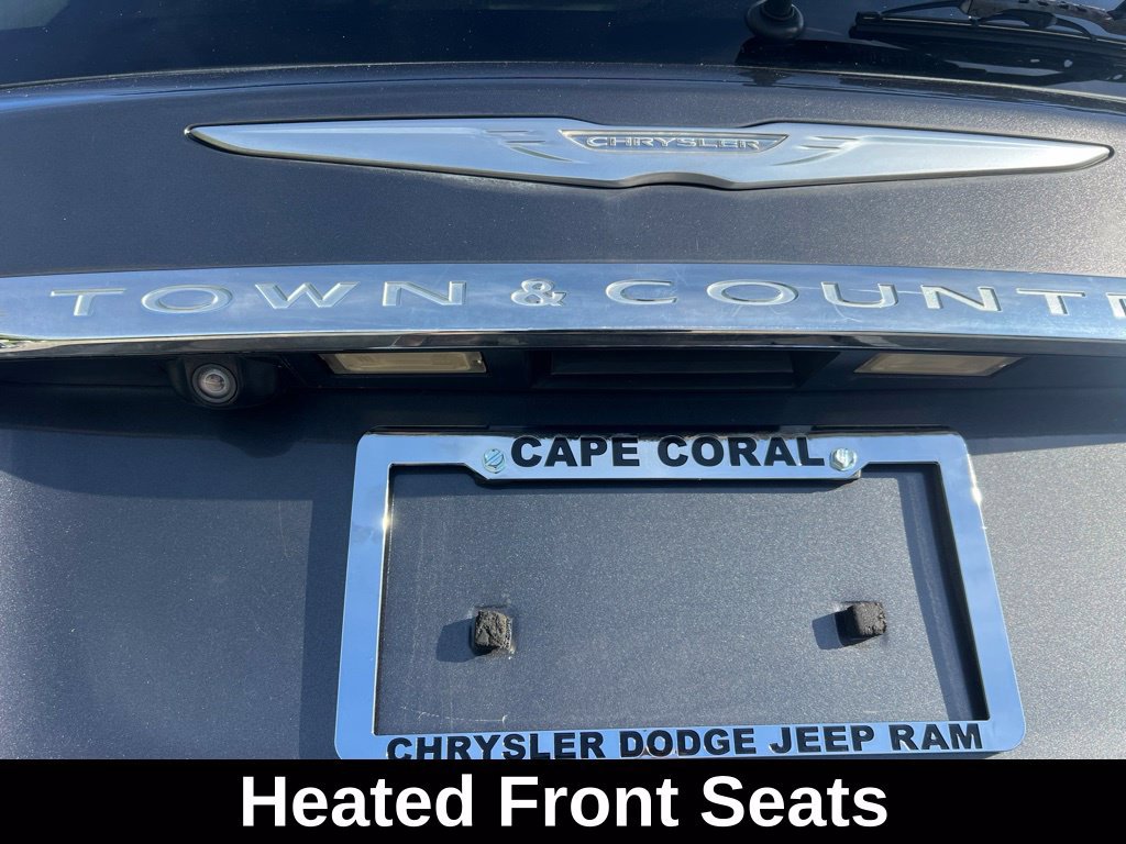 Used 2014 Chrysler Town & Country Touring-L FWD image 12