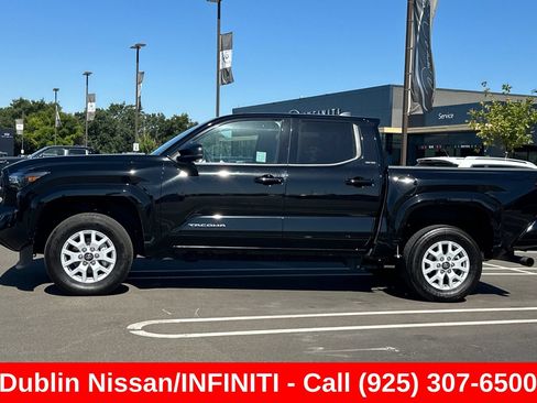 Used 2025 Toyota Tacoma SR5 AWD/4WD image 7