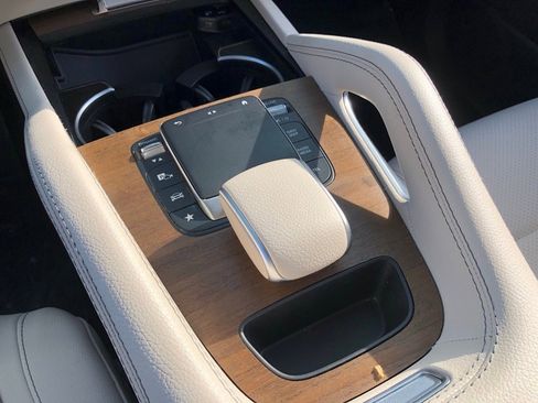 Used 2022 Mercedes-Benz GLE 350 4MATIC w/ Premium Package image 32