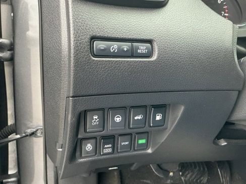 Used 2020 Nissan Rogue SL w/ Premium Package image 21