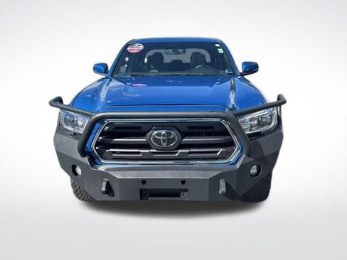 Used 2017 Toyota Tacoma TRD Off-Road w/ Premium & Technology Package AWD/4WD image 2