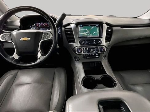 Used 2020 Chevrolet Suburban LT RWD image 14