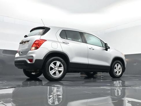 Used 2017 Chevrolet Trax LS AWD/4WD image 23