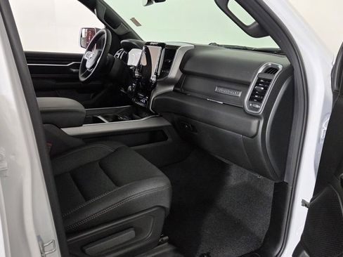 New 2026 RAM 1500 4x4 Crew Cab image 32