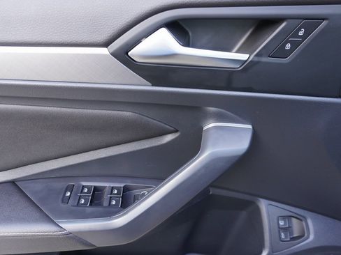 Used 2023 Volkswagen Jetta SE image 9