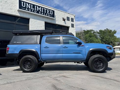 Used 2019 Toyota Tacoma TRD Off-Road AWD/4WD image 4