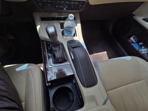 Used 2018 Lexus ES 350 w/ Luxury Package w/Wood Trim FWD image 19