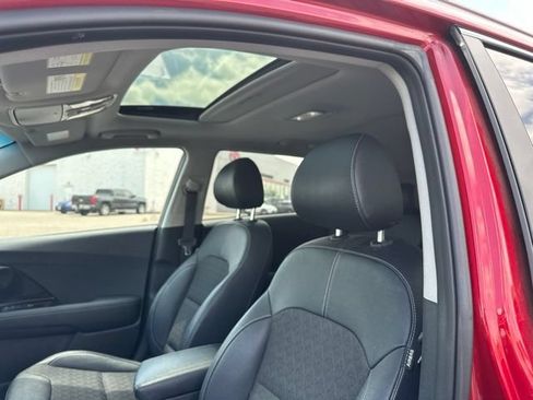 Certified 2022 Kia Niro LXS FWD image 14