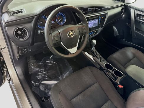Used 2018 Toyota Corolla LE FWD image 22