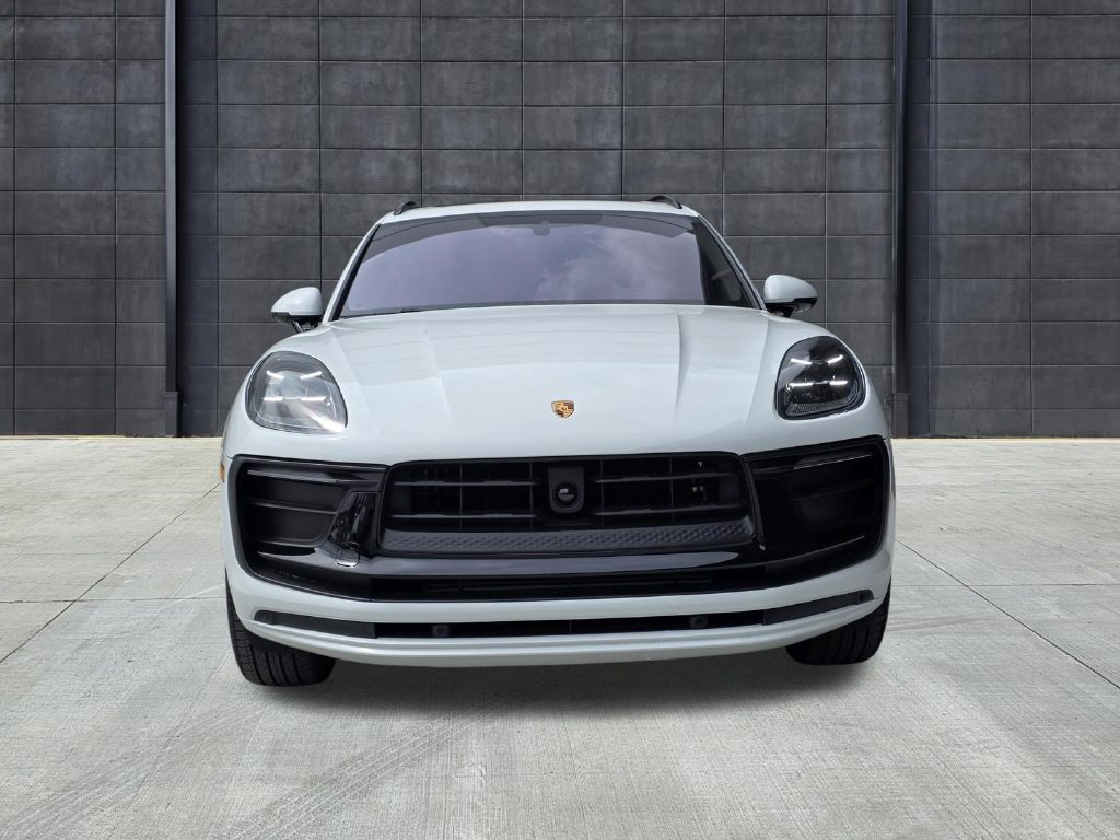 Certified 2025 Porsche Macan AWD/4WD image 9