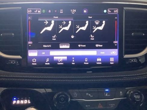 Certified 2021 Chrysler Pacifica Touring-L w/ S Appearance Package AWD/4WD image 24