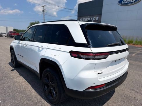 Used 2023 Jeep Grand Cherokee Altitude AWD/4WD image 4