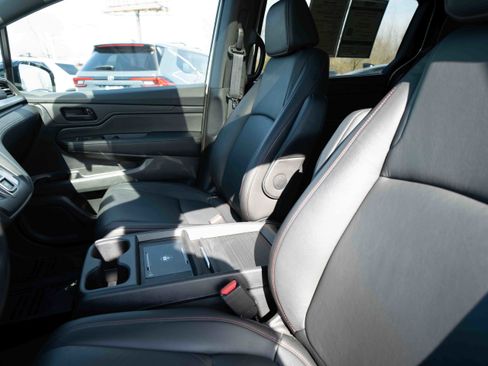 Used 2025 Honda Odyssey Sport-L image 10
