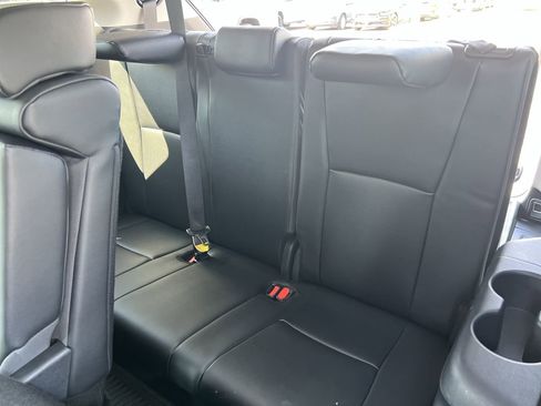 Used 2025 Toyota Highlander XLE AWD/4WD image 33