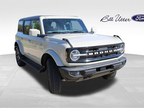 New 2025 Ford Bronco Outer Banks image 2