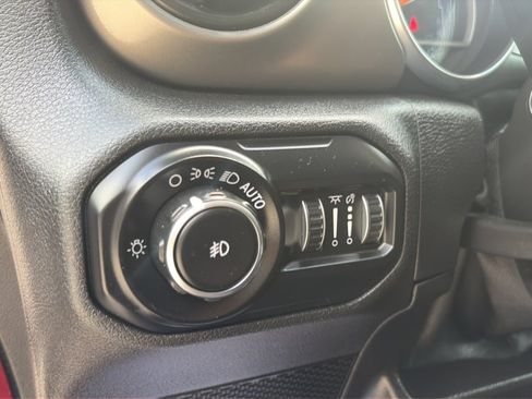 Used 2021 Jeep Wrangler Unlimited Sport AWD/4WD image 19