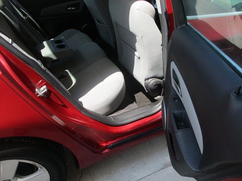 Used 2011 Chevrolet Cruze LT FWD image 20