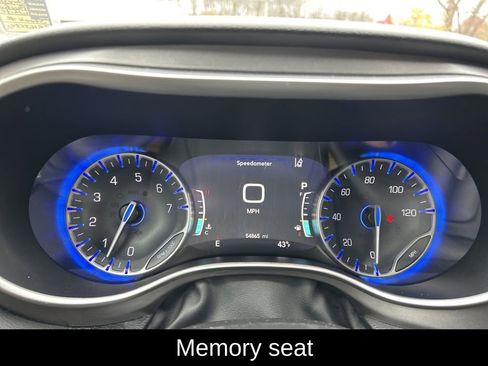 Certified 2024 Chrysler Pacifica Touring-L image 16