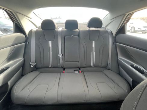 Used 2025 Hyundai Elantra SEL image 40