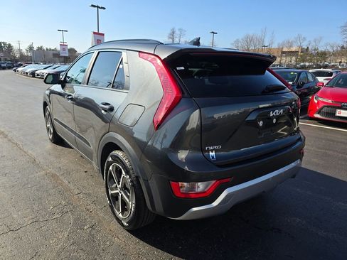 Used 2025 Kia Niro EX image 5