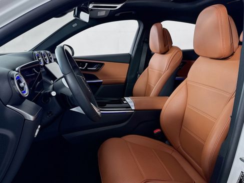 Certified 2025 Mercedes-Benz GLC 300 4MATIC image 18
