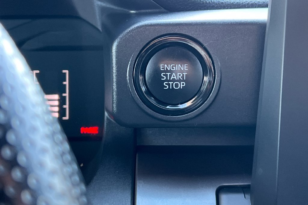 Certified 2025 Toyota Tacoma SR5 AWD/4WD image 25