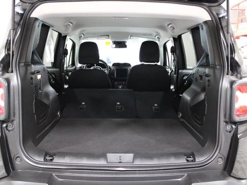 Used 2023 Jeep Renegade Latitude image 13