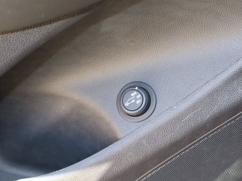 Used 2019 Buick Envision Essence FWD image 23