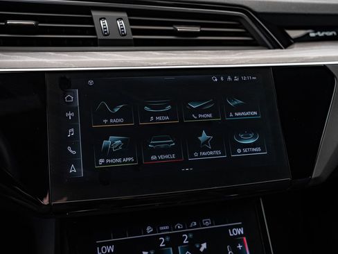 Used 2022 Audi e-tron Premium w/ Convenience Plus Package AWD/4WD image 32