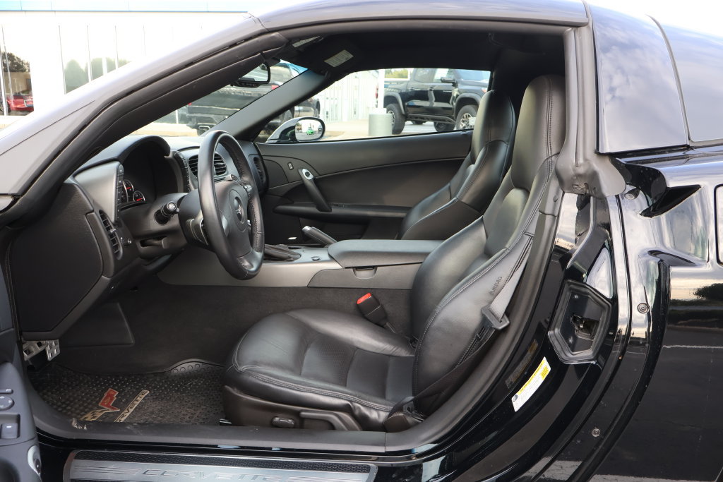 Used 2007 Chevrolet Corvette Coupe w/ Preferred Equipment Group RWD image 7