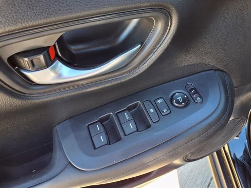 Used 2025 Honda HR-V LX image 15